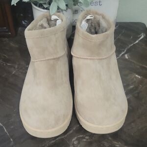 White Mountain Tan Slippers